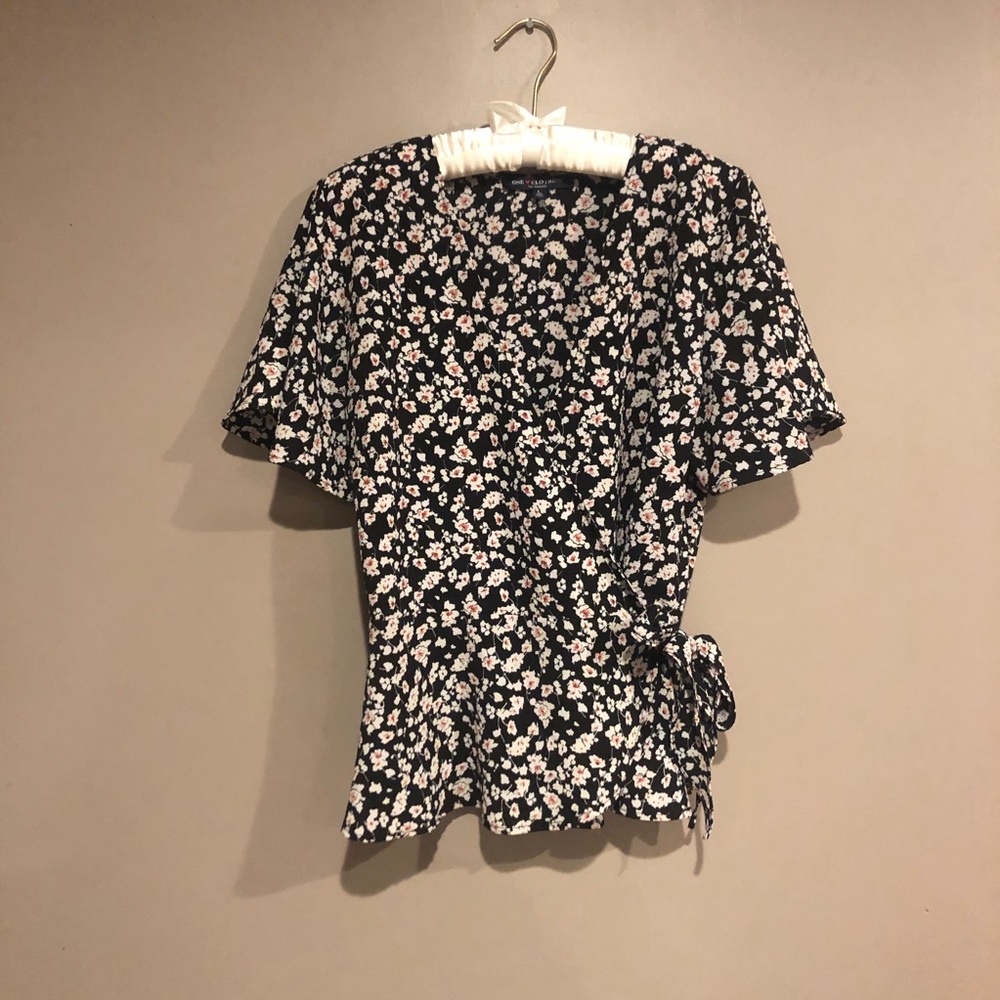 🎀 One Clothing wrap shirt sz L